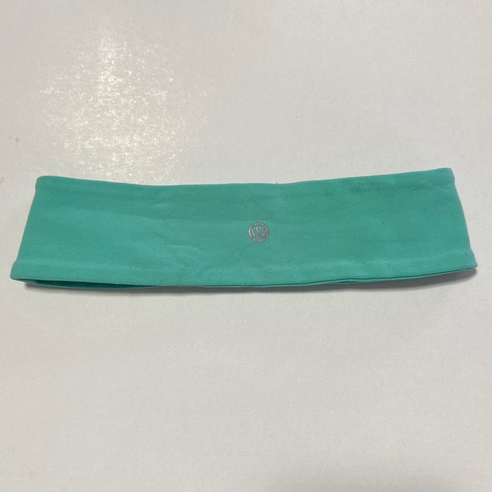 Lululemon fly away tamer headband